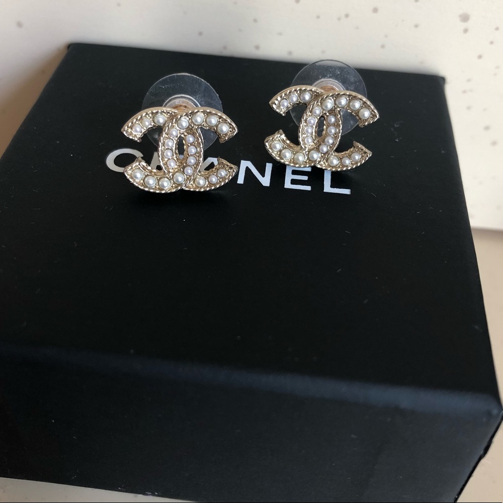 Chanel CC catch of the day earings